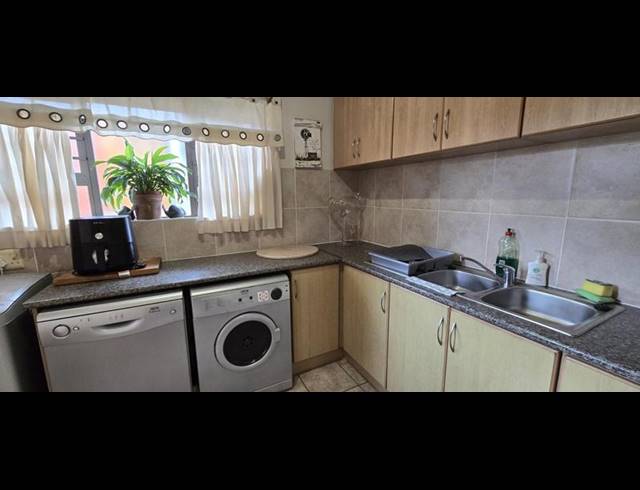 4 BEDROOM HOUSE FOR SALE IN FRAAIUITSIG